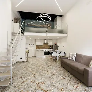 House Aury , Syracuse Italia