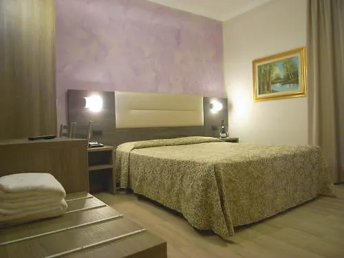 **  Hotel Siena Μιλάνο Ιταλία